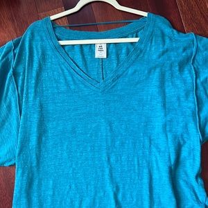 WE THE FREE XS TEAL V NECK TSHIRT